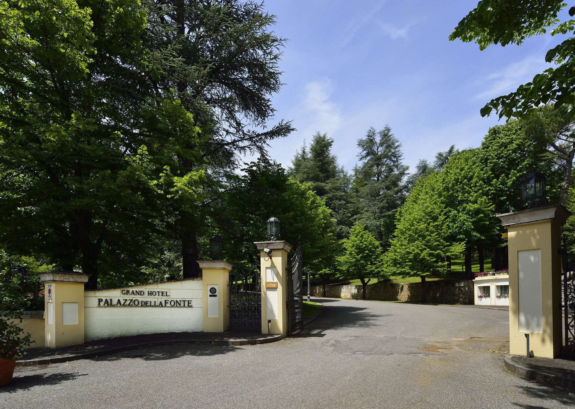 Grand Hotel Palazzo Della Fonte 퓨기 외부 사진
